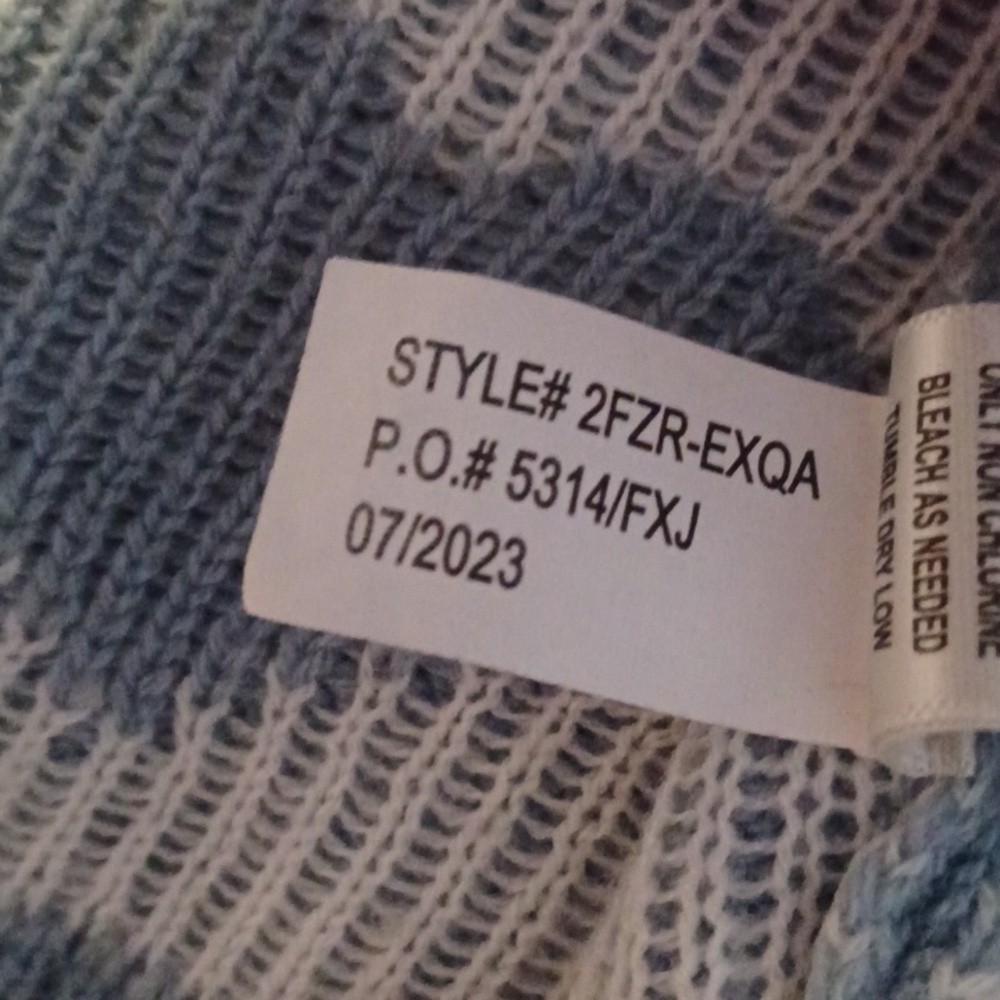 BELLE DU JOUR, SWEATER, WITH AEROPOSTALE HIGH RISE FLARE JEANS, SIZE 000. - Picture 13 of 15